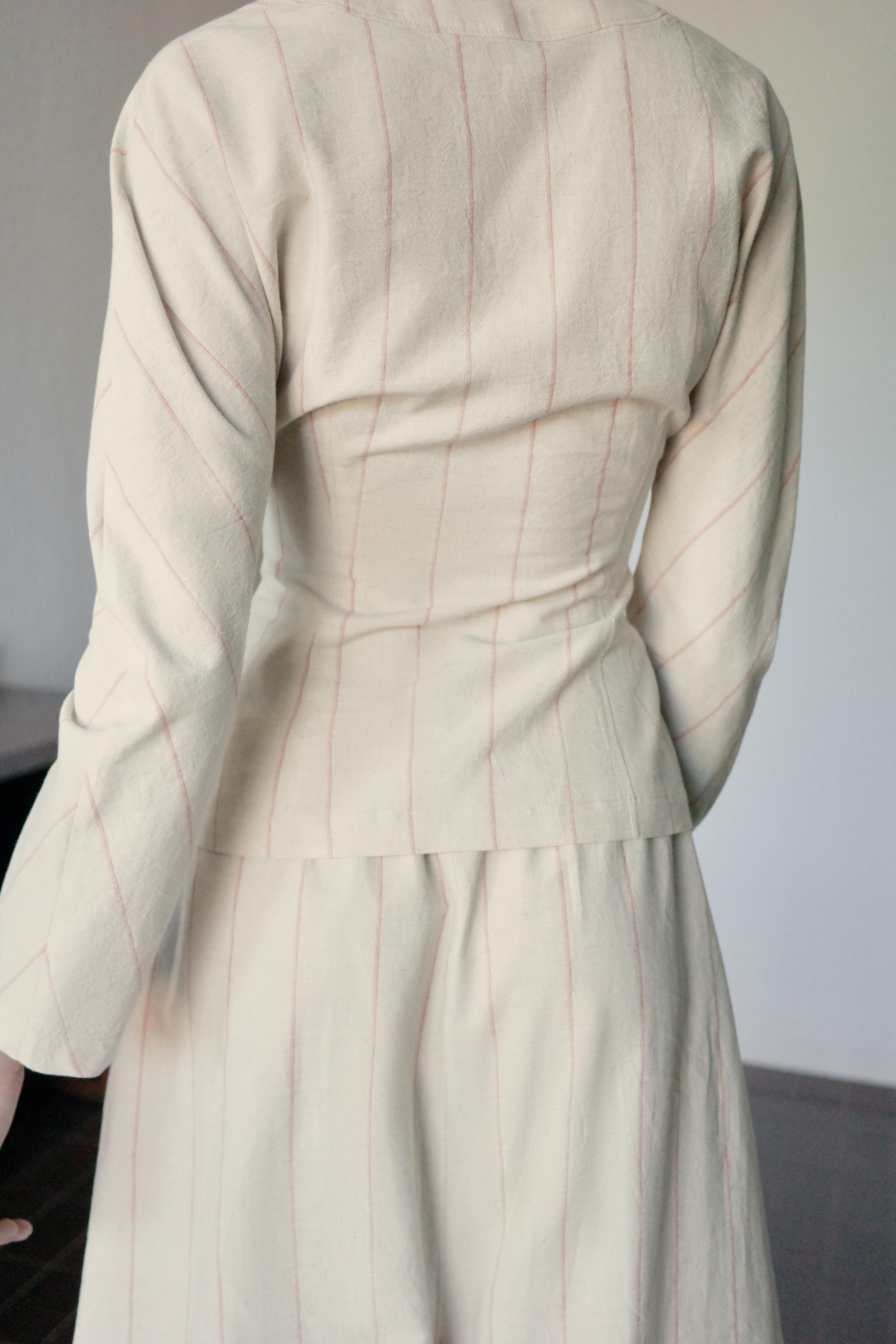 STRIPED FITTED LINEN BLOUSE